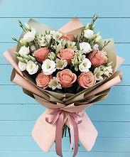 Букет цветов из:  Розы, Альстромерии и Лизиантусы в Панино