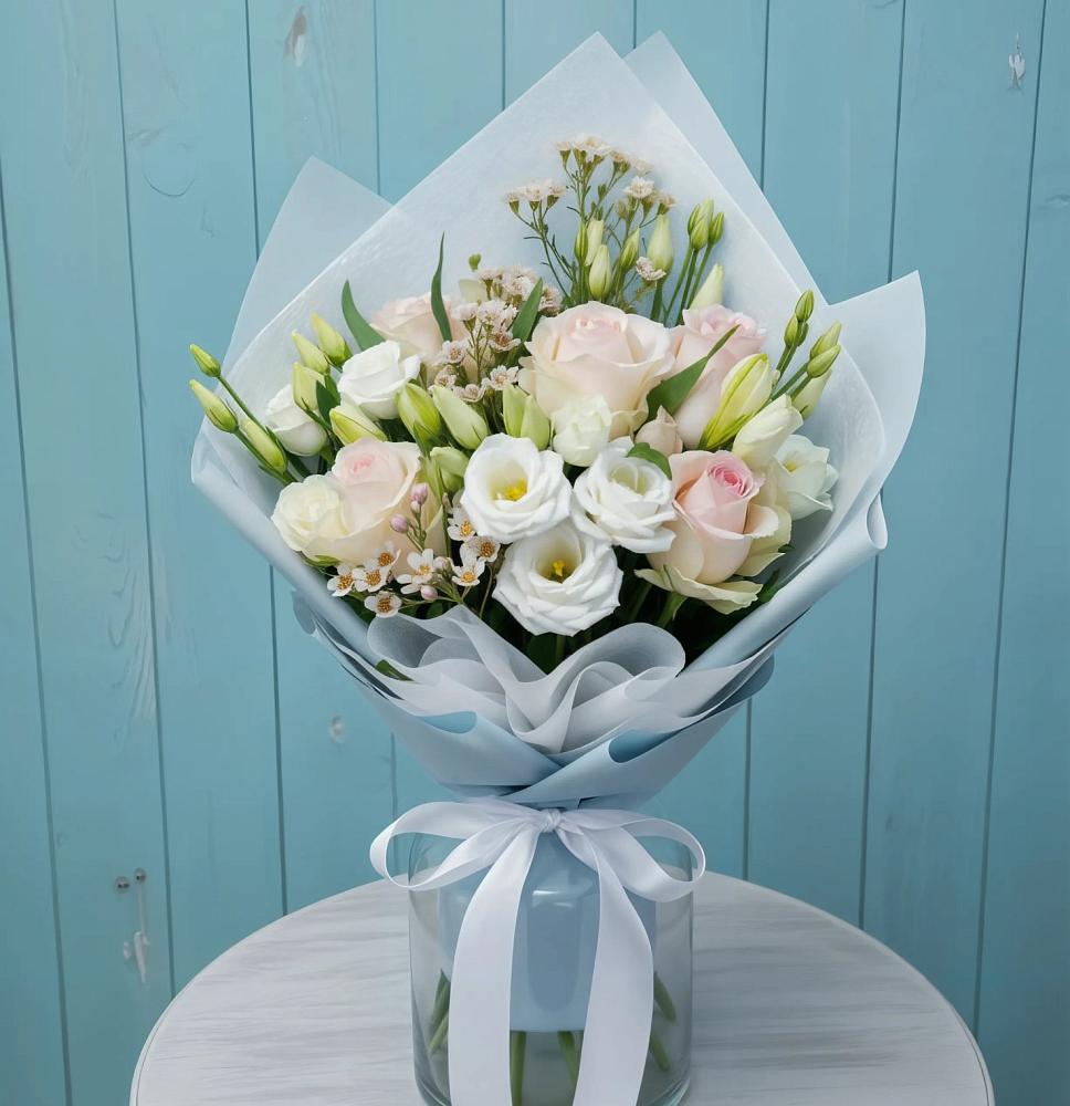 Букет цветов из: Розы и Лизиантусы в Панино