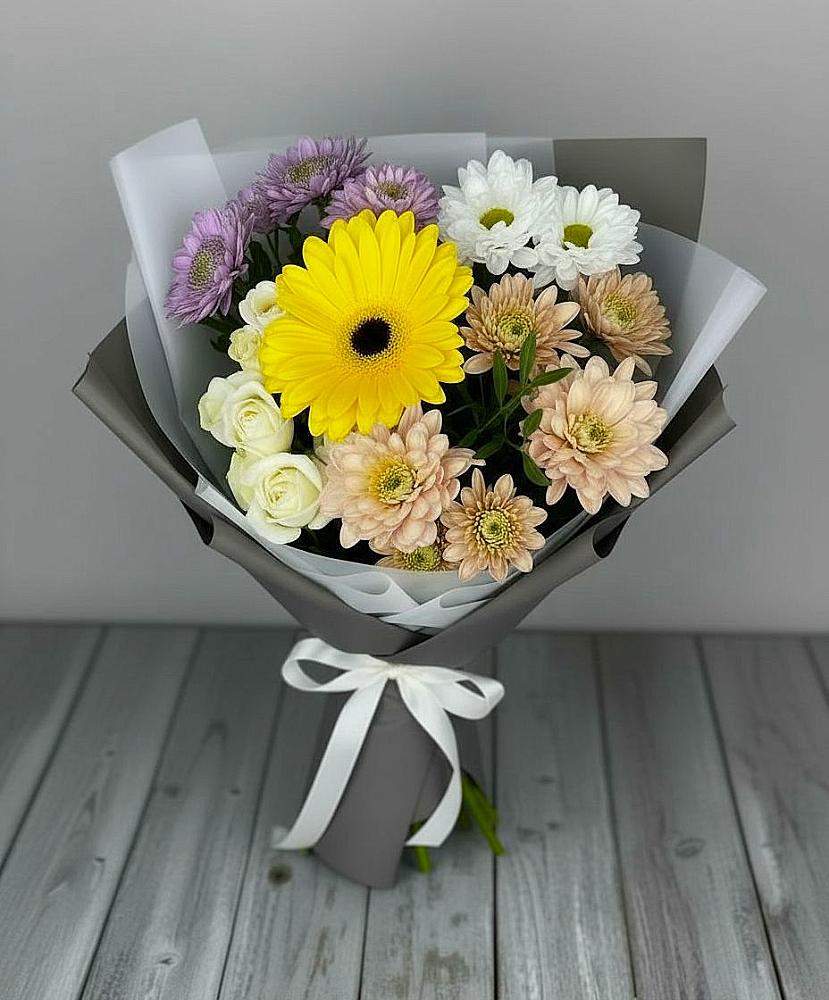 Букет цветов из: Розы, Герберы и Хризантемы в Панино