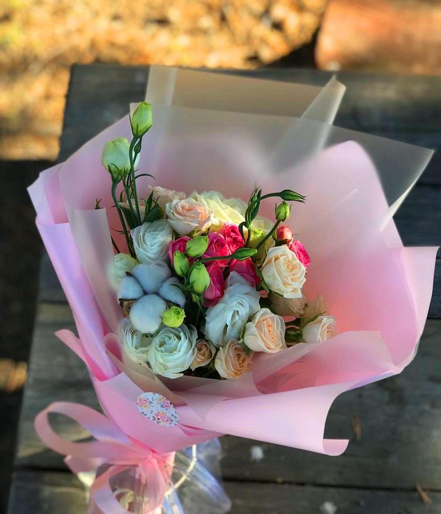 Букет цветов из: Розы и Лизиантусы в Панино