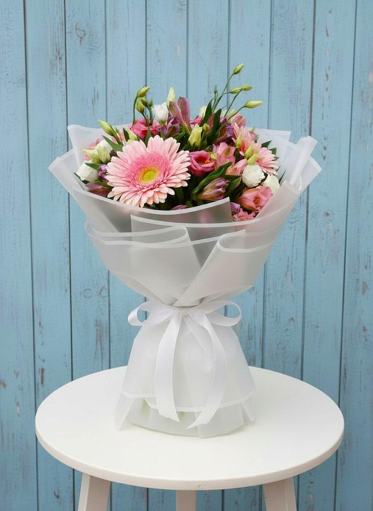 Букет цветов из: Герберы, Альстромерии и Лизиантусы в Панино