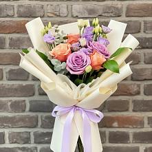 Букет цветов из:  Лизиантусы и Розы #REPLACE_PRED# Панино