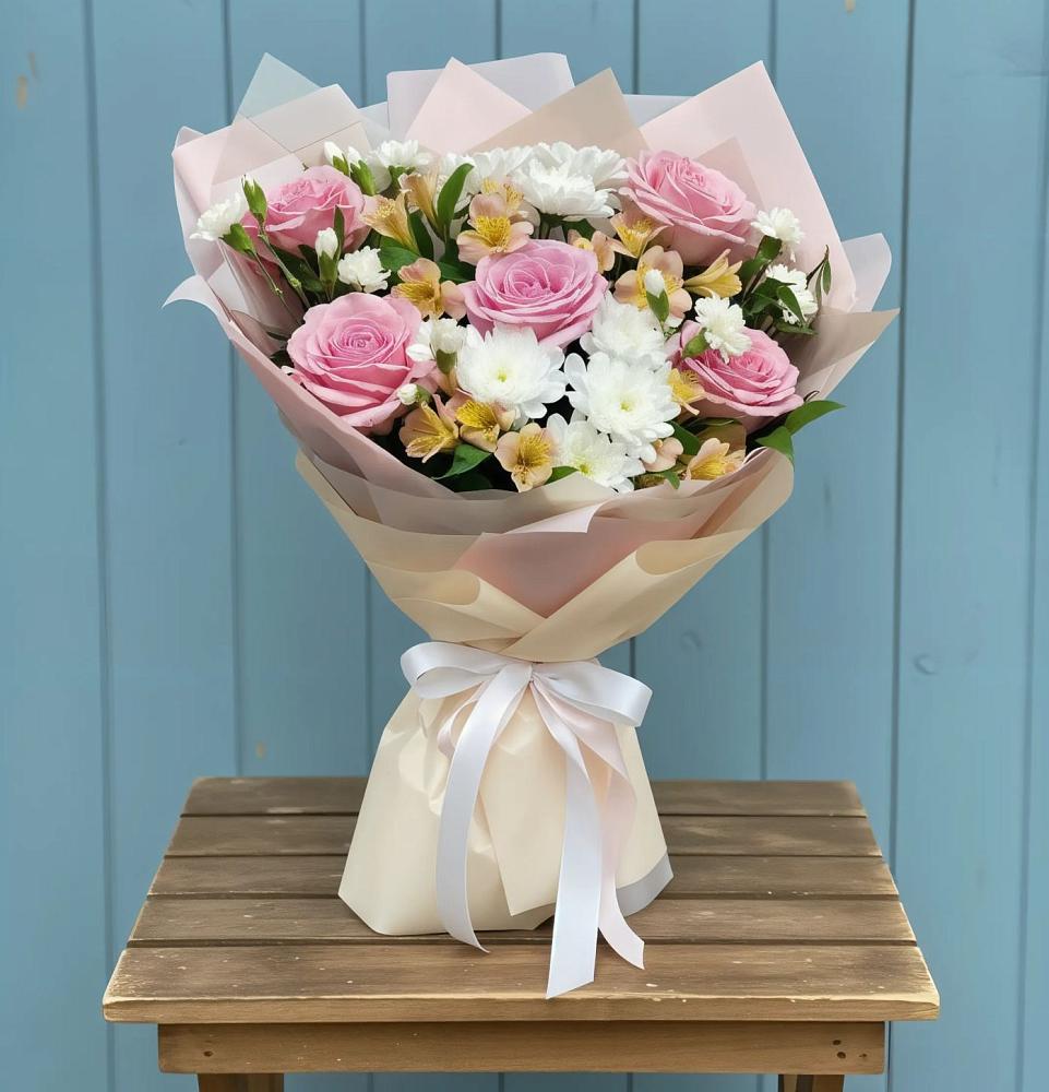 Букет цветов из: Гвоздики, Орхидеи и Розы в Панино