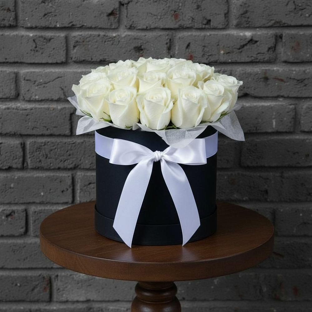 Цветочная композиция из Розы в шляпной коробке в Панино